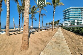 Beachfront 2BR Condo With Pool and Beachclub