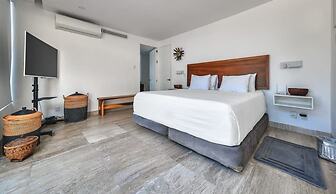 Breathtaking 3BR Condo - Private Pool - Sunsets