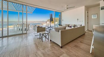 Breathtaking 3BR Condo - Private Pool - Sunsets