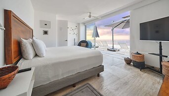 Breathtaking 3BR Condo - Private Pool - Sunsets