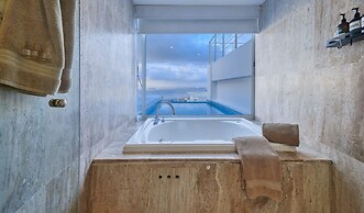 Breathtaking 3BR Condo - Private Pool - Sunsets