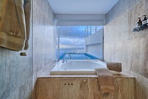 Breathtaking 3BR Condo - Private Pool - Sunsets