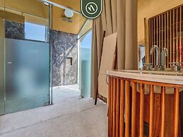 Luxury Oceanfront Villa - Private Beach - Pool