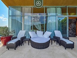 Luxury Oceanfront Villa - Private Beach - Pool