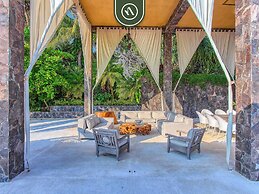 Luxury Oceanfront Villa - Private Beach - Pool