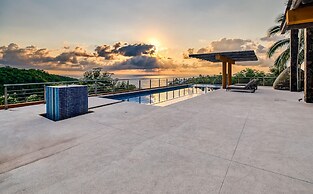 Luxury Oceanfront Villa - Private Beach - Pool