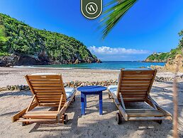 Luxury Oceanfront Villa - Private Beach - Pool