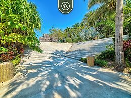 Luxury Oceanfront Villa - Private Beach - Pool