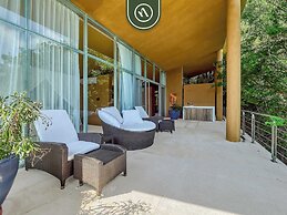 Luxury Oceanfront Villa - Private Beach - Pool