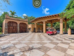 Luxury Oceanfront Villa - Private Beach - Pool