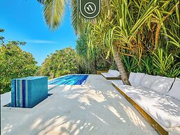 Luxury Oceanfront Villa - Private Beach - Pool