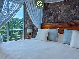 Luxury Oceanfront Villa - Private Beach - Pool