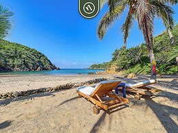 Luxury Oceanfront Villa - Private Beach - Pool