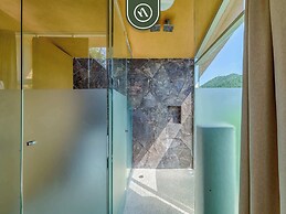 Luxury Oceanfront Villa - Private Beach - Pool