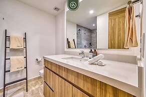 New Oceanfront 1 BR Condo - Gym - Beach - Pool