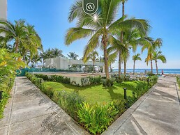 New Oceanfront 1 BR Condo - Gym - Beach - Pool