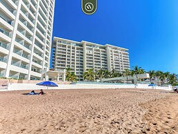 New Oceanfront 1 BR Condo - Gym - Beach - Pool