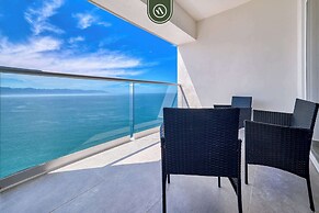 New Oceanfront 1 BR Condo - Gym - Beach - Pool