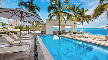 New Oceanfront 1 BR Condo - Gym - Beach - Pool