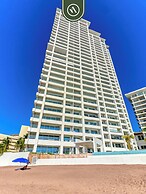 New Oceanfront 1 BR Condo - Gym - Beach - Pool