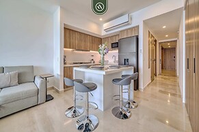 New Oceanfront 1 BR Condo - Gym - Beach - Pool