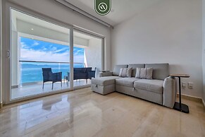 New Oceanfront 1 BR Condo - Gym - Beach - Pool