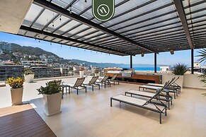 Elegant 2 BR Condo With Amazing Rooftop Pool