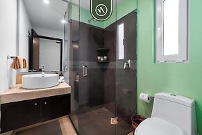 Elegant 2 BR Condo With Amazing Rooftop Pool