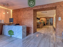 Elegant 2 BR Condo With Amazing Rooftop Pool