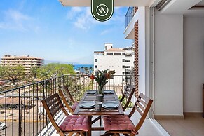Elegant 2 BR Condo With Amazing Rooftop Pool