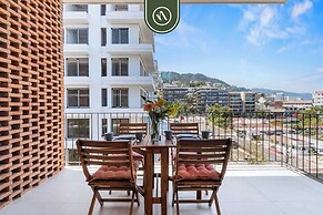 Elegant 2 BR Condo With Amazing Rooftop Pool