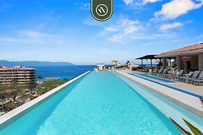 Elegant 2 BR Condo With Amazing Rooftop Pool