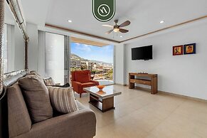 Elegant 2 BR Condo With Amazing Rooftop Pool