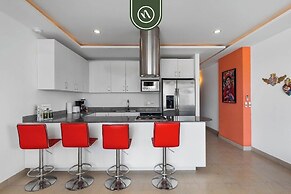 Elegant 2 BR Condo With Amazing Rooftop Pool
