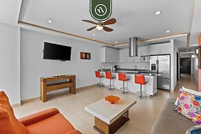 Elegant 2 BR Condo With Amazing Rooftop Pool