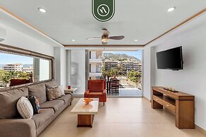 Elegant 2 BR Condo With Amazing Rooftop Pool