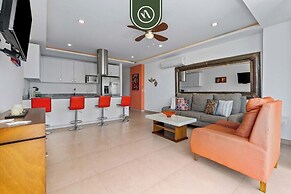 Elegant 2 BR Condo With Amazing Rooftop Pool