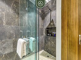 Luxury 2BR Condo in Romatic Zone - Rooftop Pool