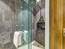 Luxury 2BR Condo in Romatic Zone - Rooftop Pool