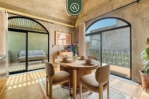 Luxury 1 BR Condo in Downtown - AC - Peaceful