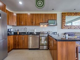 Oceanview 2 BR Condo - Beachclub - Pool - Ocean