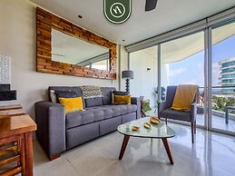 Oceanview 2 BR Condo - Beachclub - Pool - Ocean