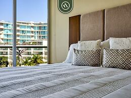 Oceanview 2 BR Condo - Beachclub - Pool - Ocean