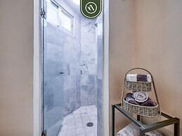 Oceanview 2 BR Condo - Beachclub - Pool - Ocean