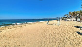 Oceanview 2 BR Condo - Beachclub - Pool - Ocean