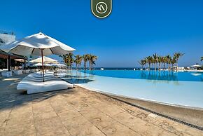 Oceanview 2 BR Condo - Beachclub - Pool - Ocean