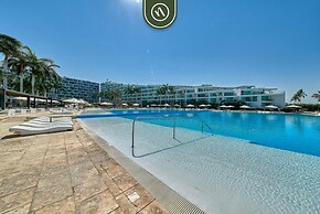 Oceanview 2 BR Condo - Beachclub - Pool - Ocean