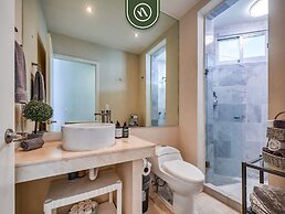 Oceanview 2 BR Condo - Beachclub - Pool - Ocean