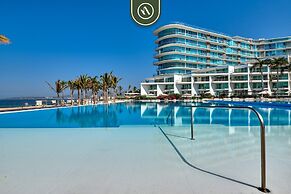 Oceanview 2 BR Condo - Beachclub - Pool - Ocean