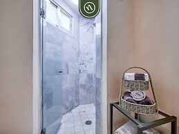 Oceanview 2 BR Condo - Beachclub - Pool - Ocean
